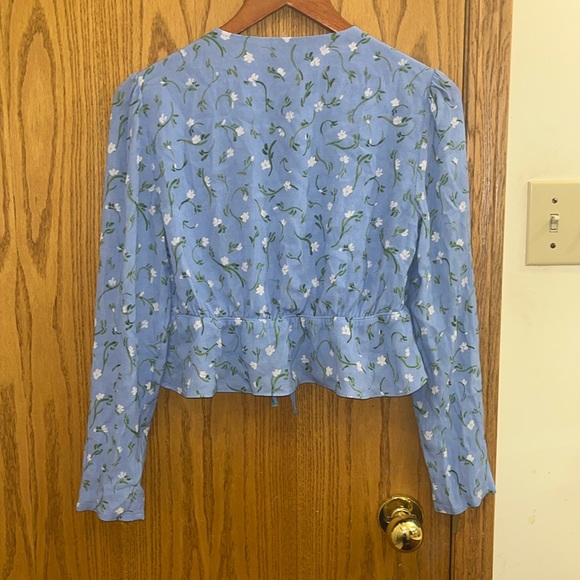 Aritzia Sunday Best New Cropped Tie Front Blouse Floral - Picture 9 of 9